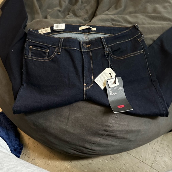 Levis Premium 711 Skinny Jeans - Picture 3 of 3